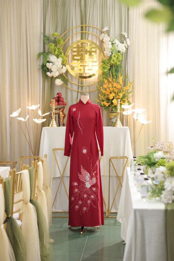 Backdrop gia tiên hiện đại với hoa tươi cao cấp tại TP.HCM